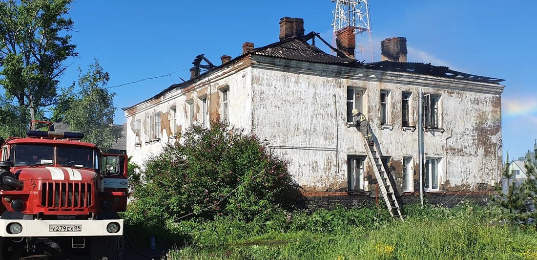Восемь семей остались без крова из-за пожара в центре Харовска