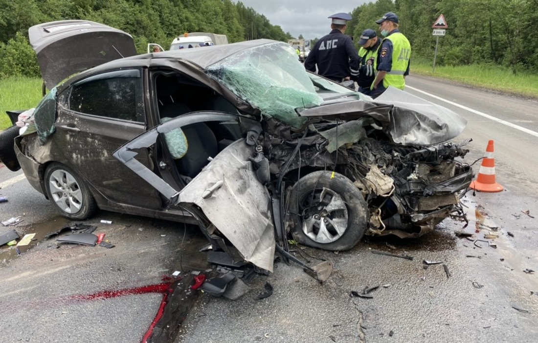 Водитель иномарки погиб в жёсткой аварии под Череповцом