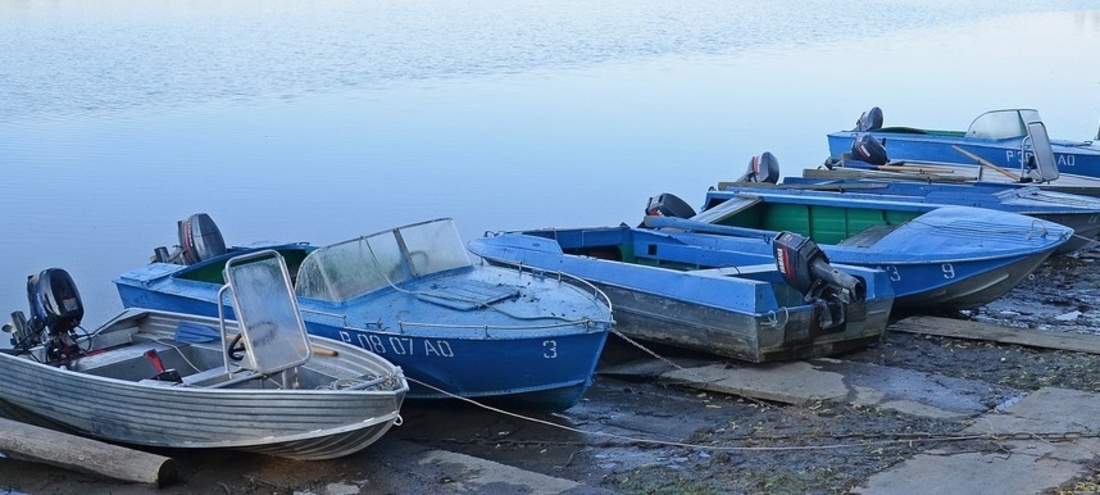 Две лодки столкнулись на реке Сухоне: один человек пропал