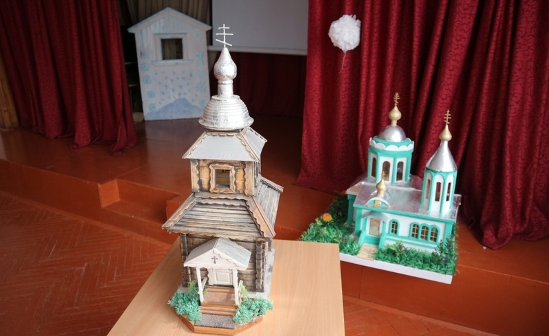 Школьники из Харовского района создают макеты местных достопримечательностей