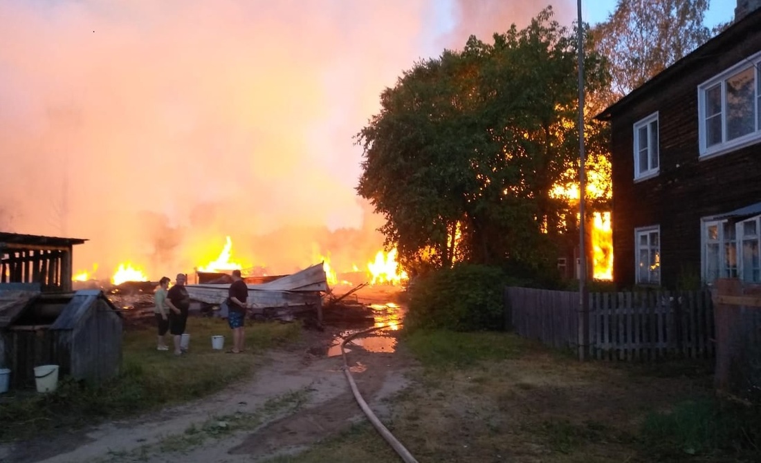 Два крупных пожара произошли этой ночью в Вологодской области