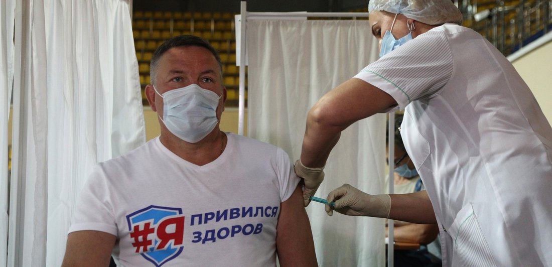 Губернатор Вологодской области прошёл ревакцинацию от COVID-19