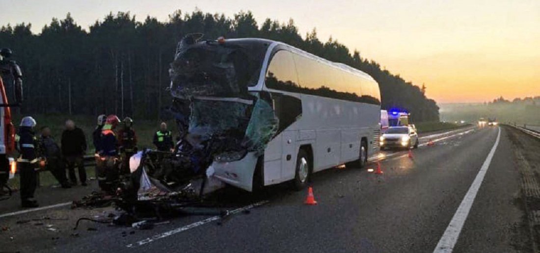 Автобус с туристами из Вологды попал в жёсткую аварию под Владимиром
