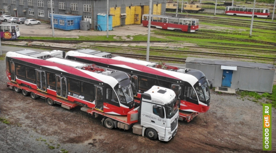 Новые трамваи привезли в Череповец