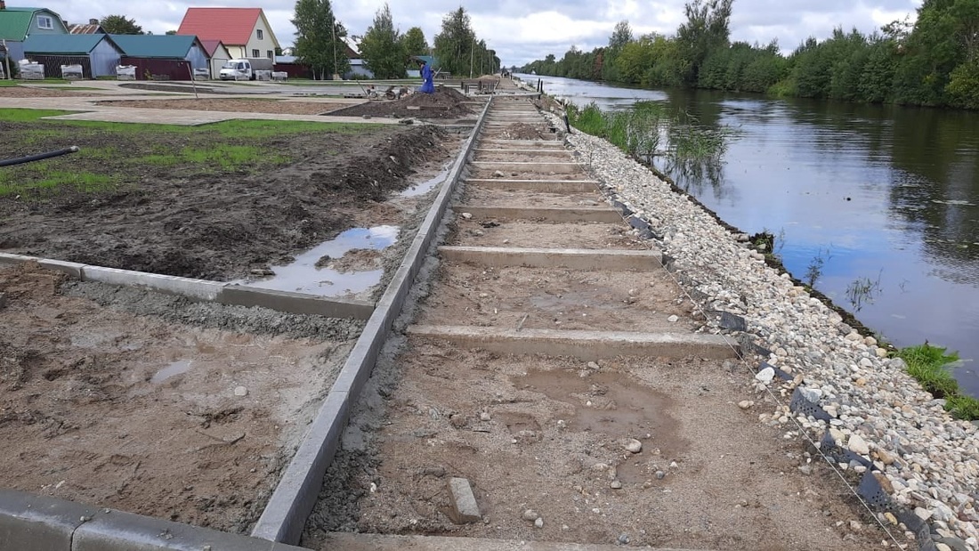 Реконструкция набережной продолжается в Белозерске