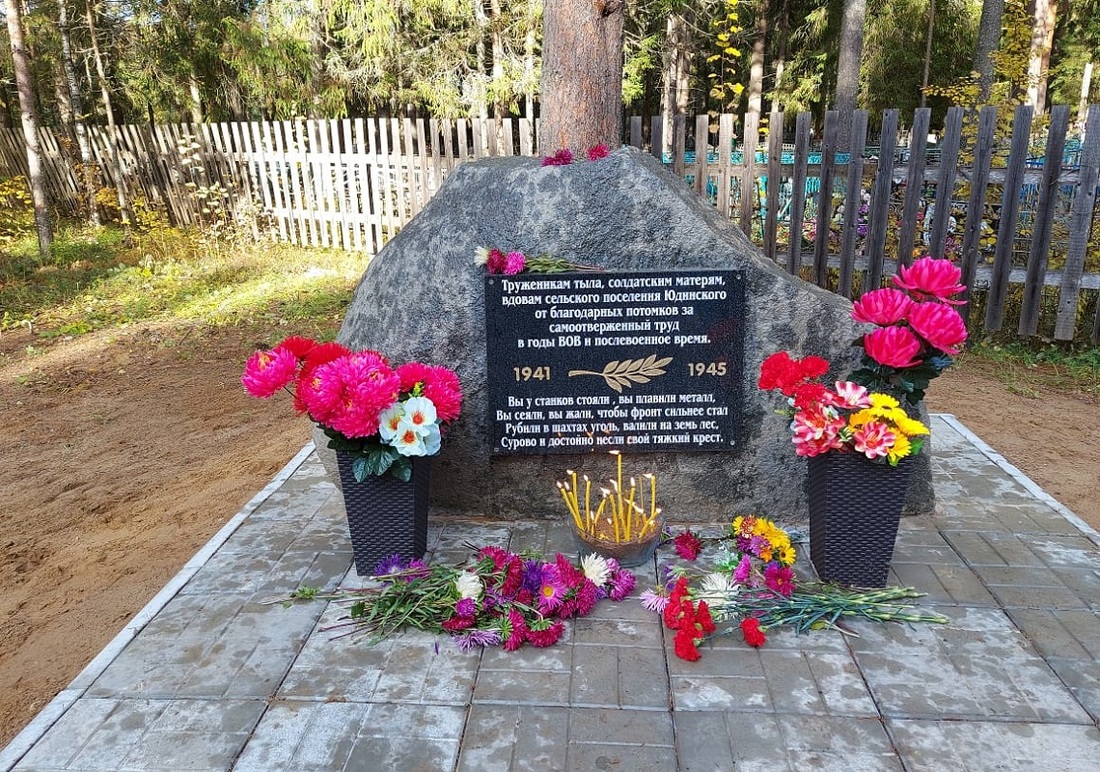 Памятник труженикам тыла открыли в деревне Великоустюгского района