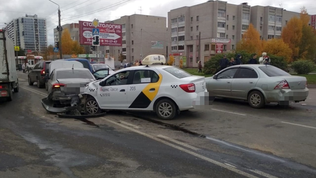Пьяный таксист устроил массовую аварию в Вологде