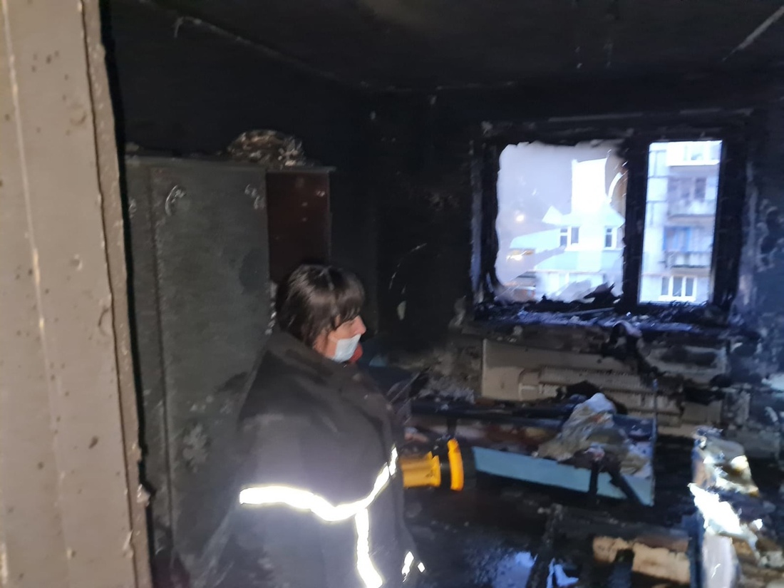 Двое малолетних детей и женщина погибли на пожаре в Вологде