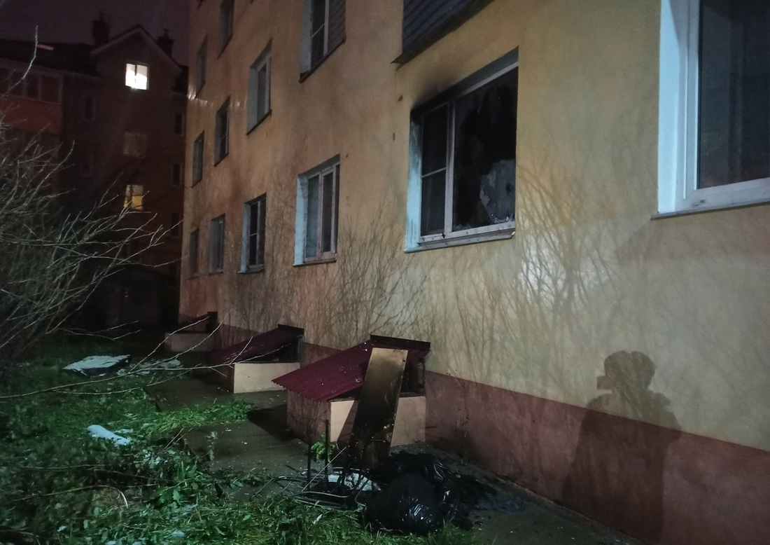 33 человека эвакуировались из-за пожара в жилом доме в Вологде
