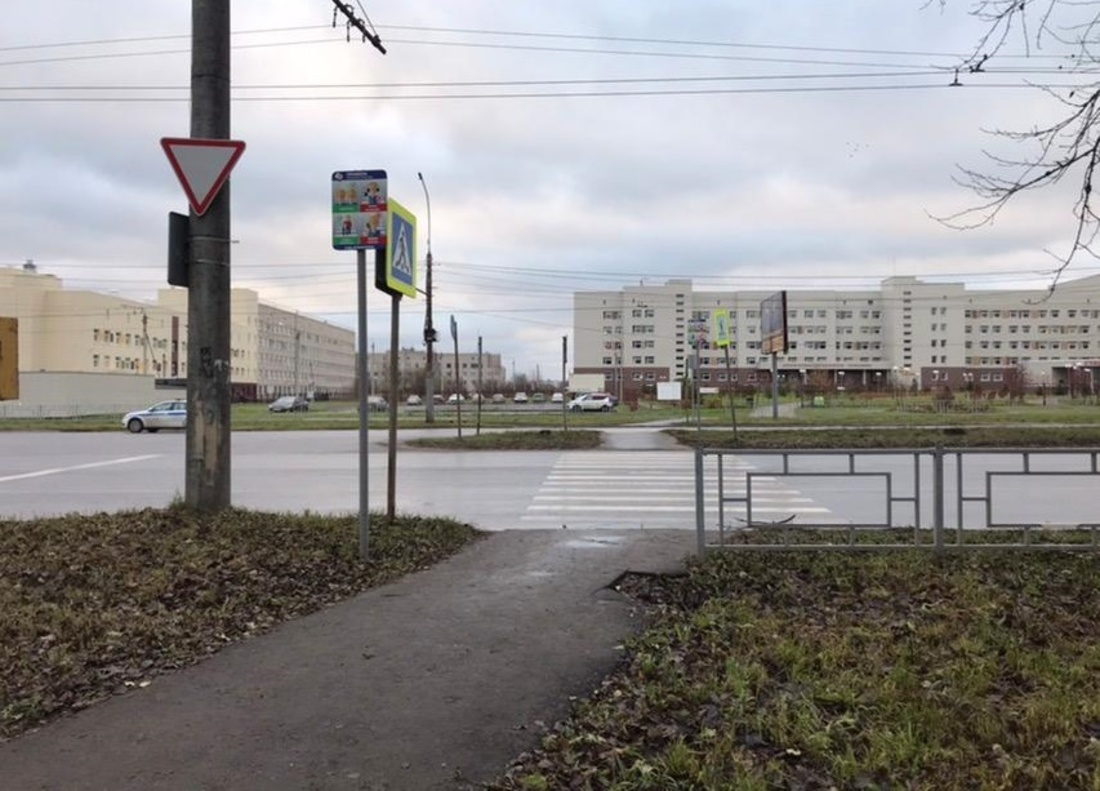 Водитель иномарки сбил пешехода у больничного комплекса в Вологде