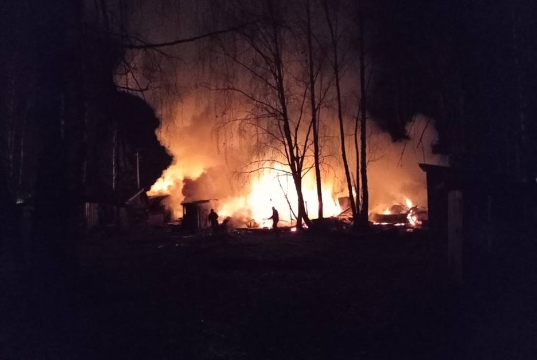 Неизвестные устроили пожар в посёлке Великогоустюгского района