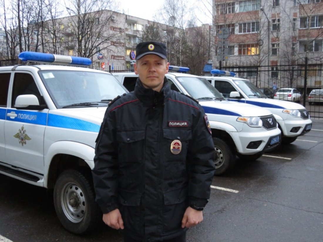 В Вологде полицейский помог пенсионерке не попасть на удочку мошенников