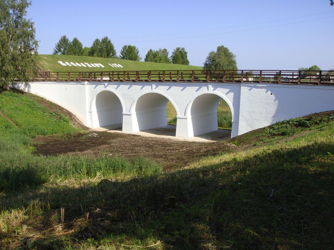Мост над Кремлёвским рвом в Белозерске запретили использовать для передвижения автотранспорта