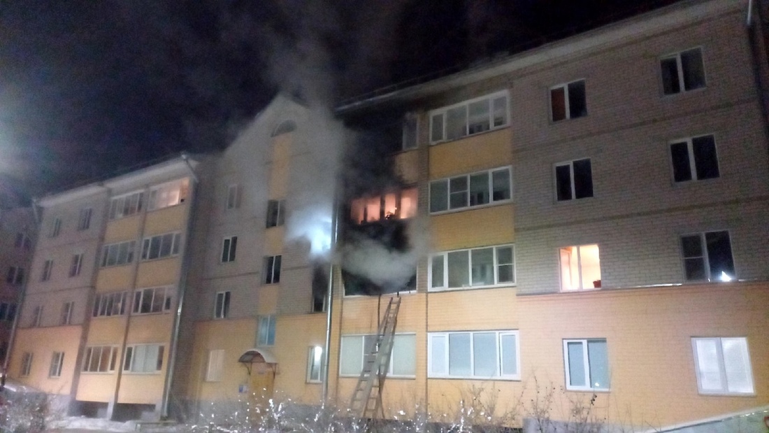 59 человек спасены из пожара в многоквартирном доме под Вологдой