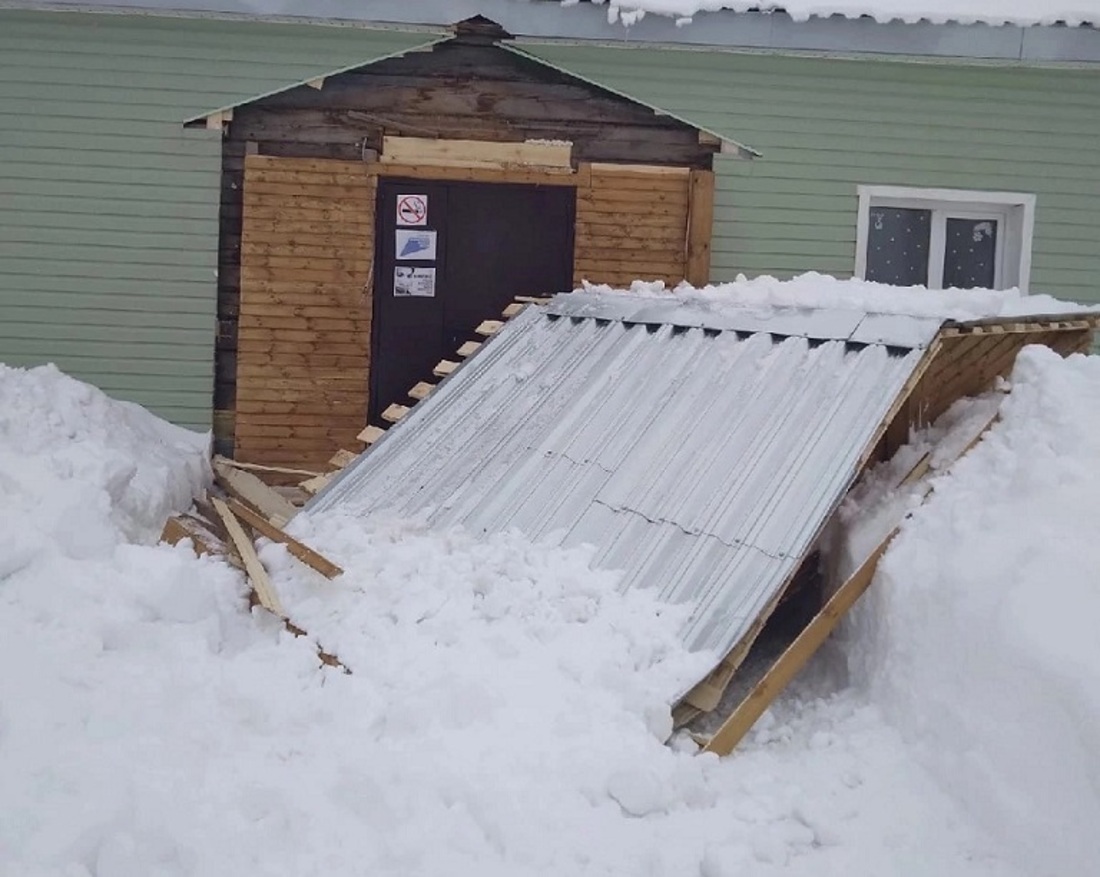 В Бабушкинском районе рухнуло крыльцо в Доме культуры