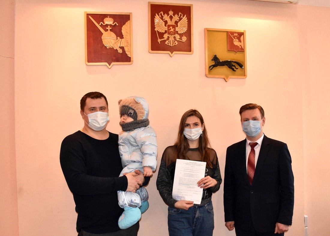 Многодетная семья из Тотемского района получила сертификат на приобретение жилья