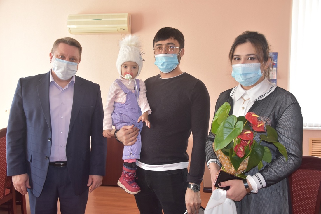 Молодая семья из Чагодощенского района получила жилищный сертификат