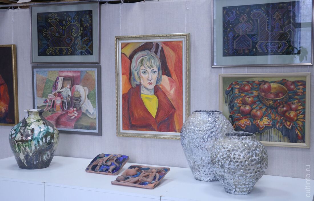 Выставка местных художниц «Мир женщин» открылась в Вологде