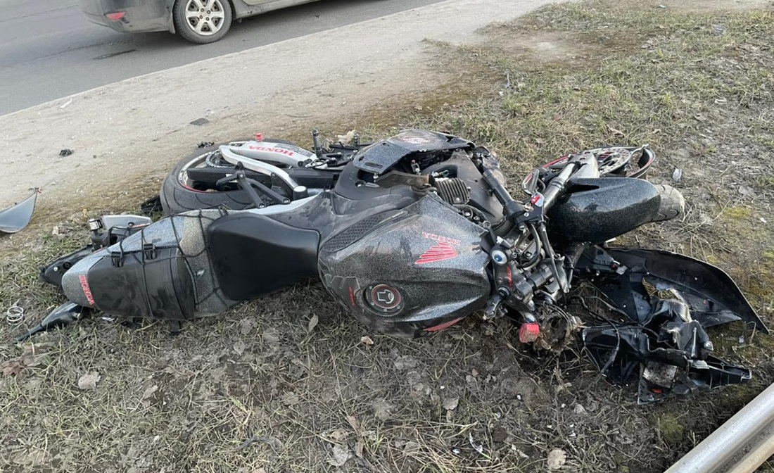 Мотоцикл на скорости протаранил несколько машин в Череповце: есть пострадавшие