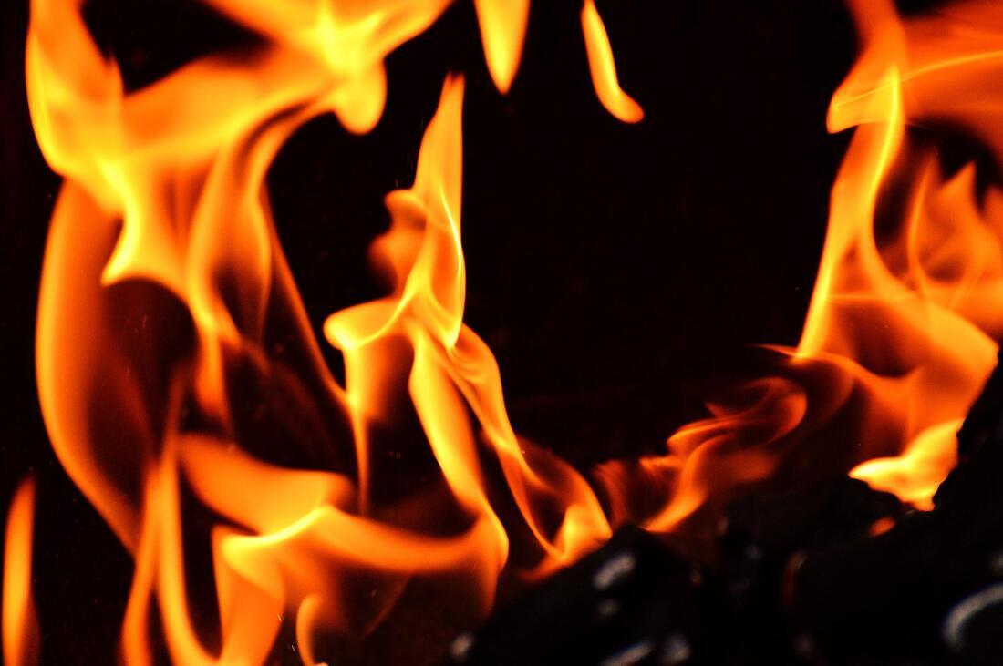 На окраине Вологды загорелась котельная: есть пострадавшие
