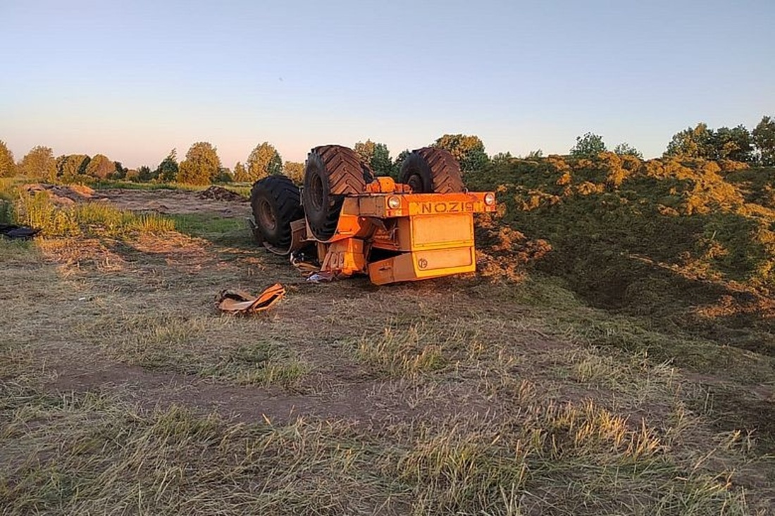 Рабочий из Вологодского района погиб за рулём служебного трактора