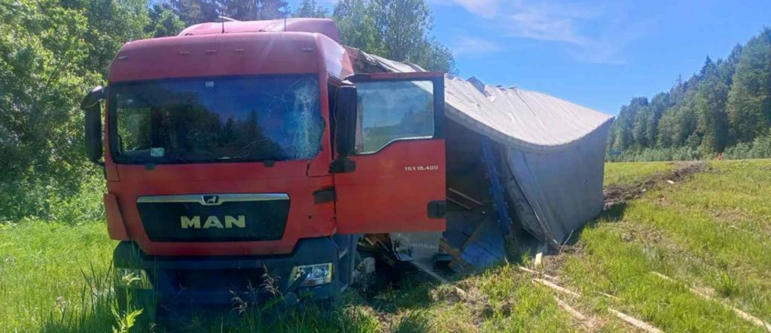 Три человека пострадали в крупной аварии в Сокольском районе