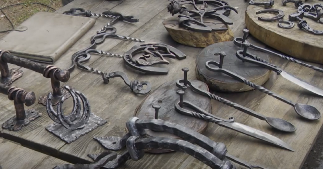 Куй железо, пока горячо: устюжанин открыл мастерскую по изготовлению металлических предметов 