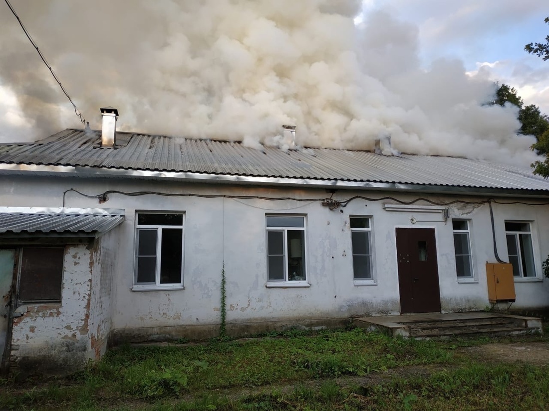 Крупный пожар едва не уничтожил детский сад в Харовске