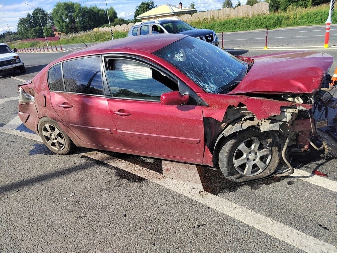 Шесть человек пострадали в автомобильной аварии в Вологодском районе