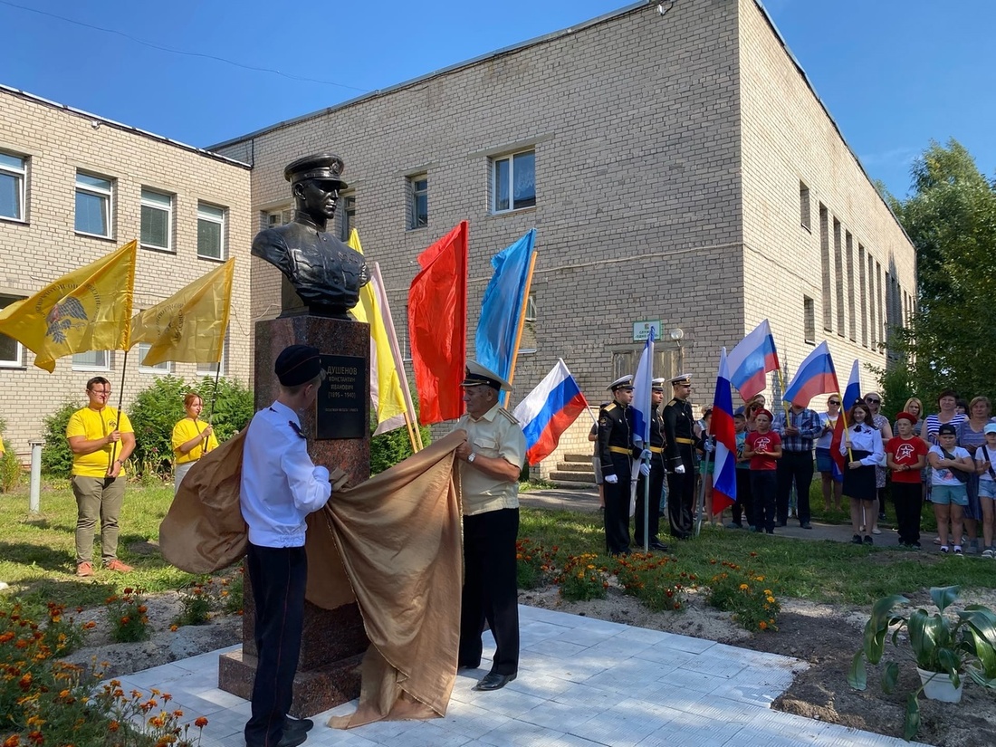 Памятник первому командующему Северным морским флотом Константину Душенову открыли в Вологодском районе