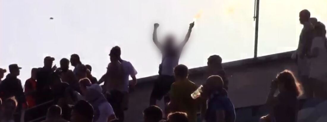 Футбол в «тумане»: кировчанин зажёг дымовую шашку на стадионе в Череповце