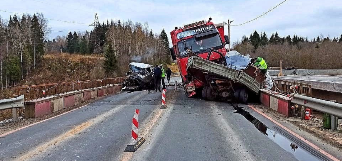 Трасса М8 временно перекрыта из-за серьёзной аварии в Вологодском районе 