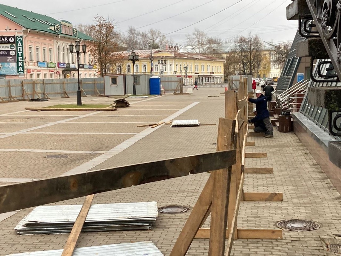 Обустройство инженерных сетей для нового фонтана началось у ЦУМа в Вологде