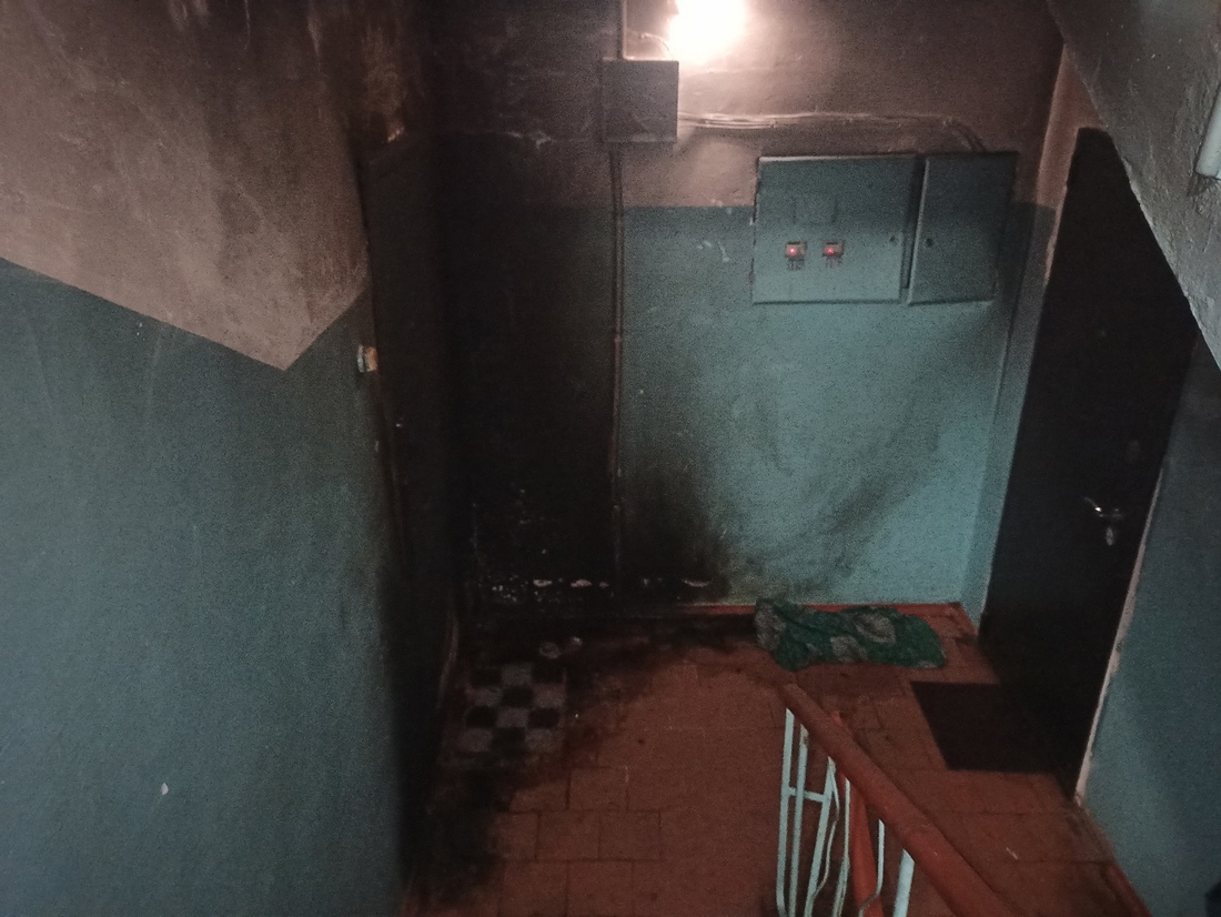 Неизвестные подожгли жилую квартиру в Вологде
