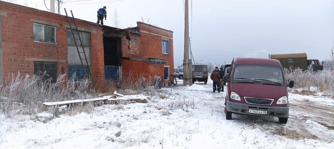 Жители трёх многоквартирных домов остались без тепла из-за пожара на котельной под Грязовцем