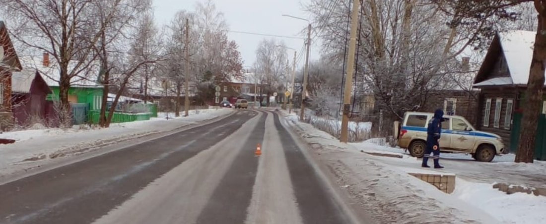 Иномарка сбила 10-летнюю девочку в центре Белозерска