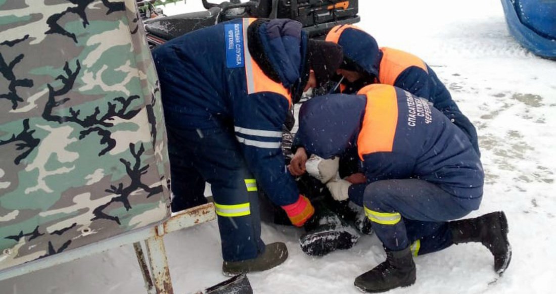 Тяжело травмированного рыбака спасли на Рыбинском водохранилище