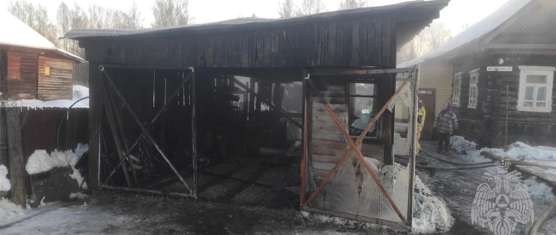Три человека попали в больницу после крупных пожаров в Вологодской области