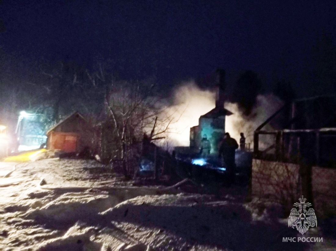 Пожар в дачном доме унёс жизнь 44-летнего мужчины под Вологдой