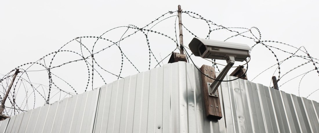 Трое заключённых избили инспектора ФСИН в устюженской колонии