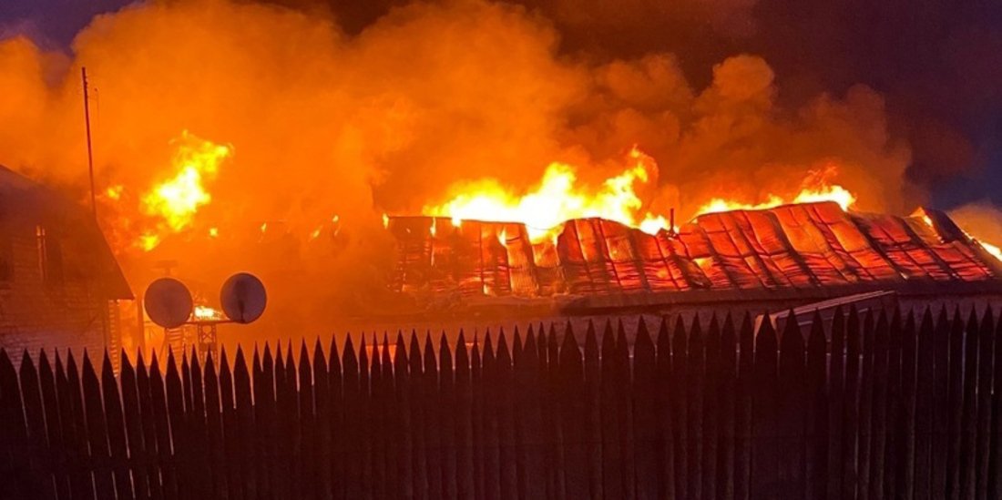 Крупный пожар на деревообрабатывающем предприятии произошёл в Устье