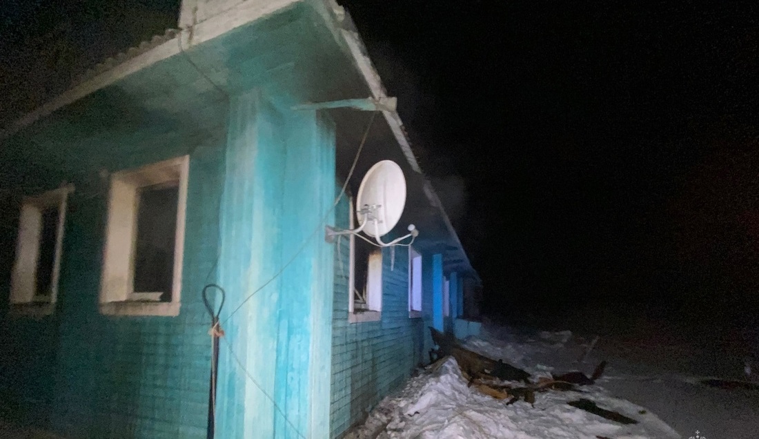 Неизвестные подожгли дом под Сямжей: заживо сгорела пожилая женщина
