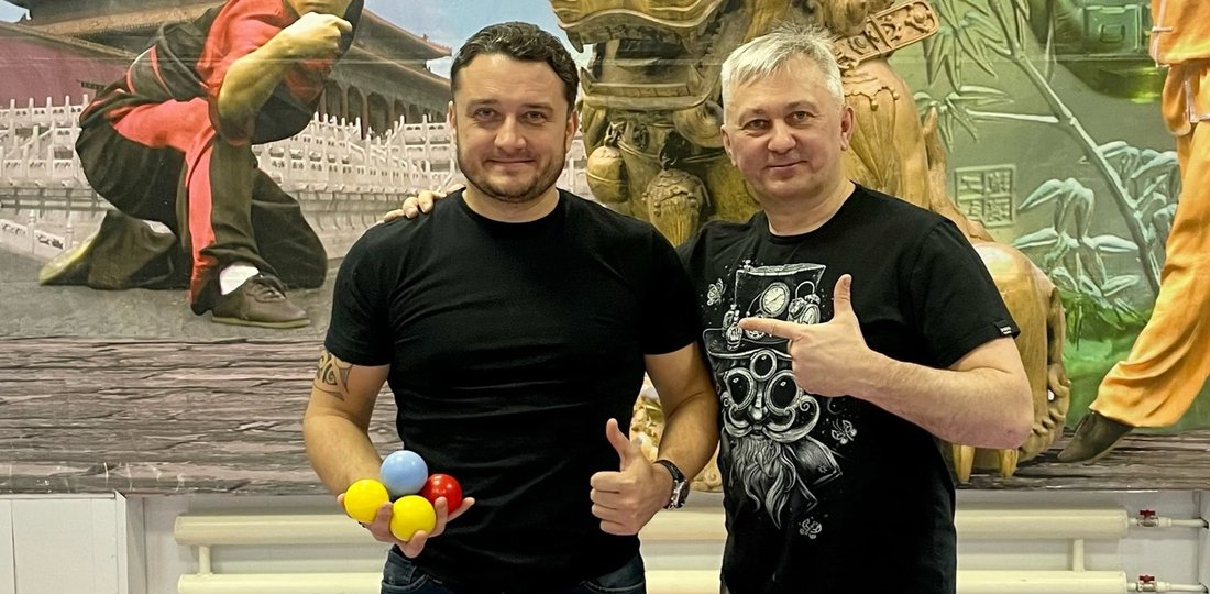 Вологодского депутата Дениса Долженко посвятили в жонглёры