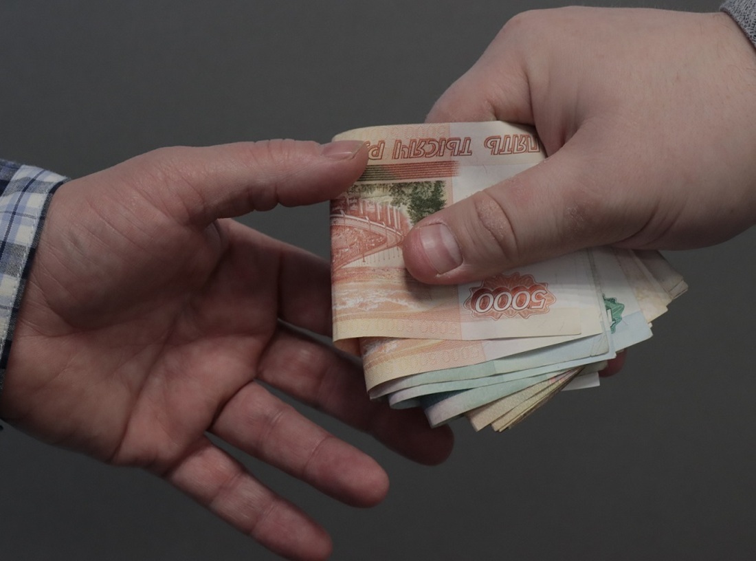 Около 1 млн рублей перевёл мошенникам вологодский пенсионер, желая заработать на криптовалюте
