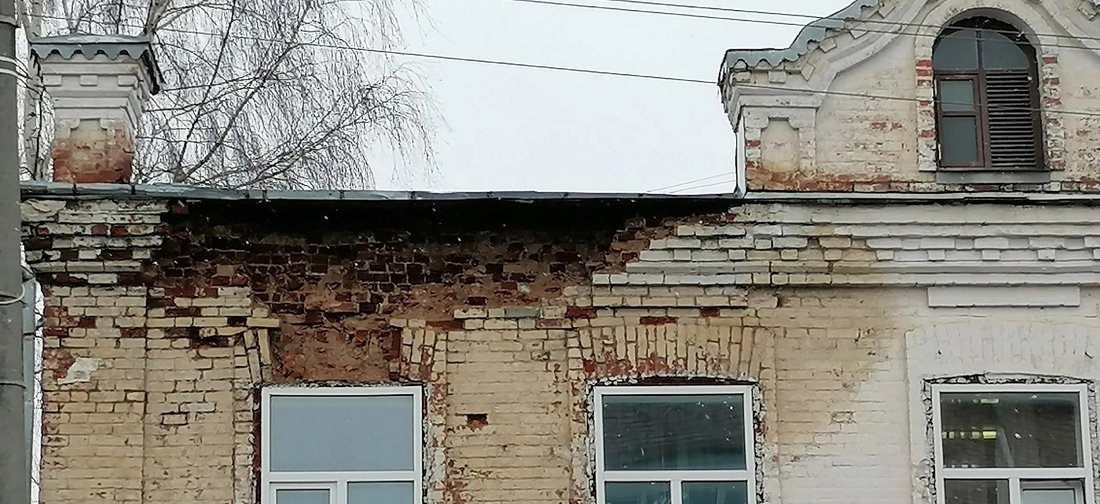 В Великом Устюге частично обрушилась стена здания детского сада