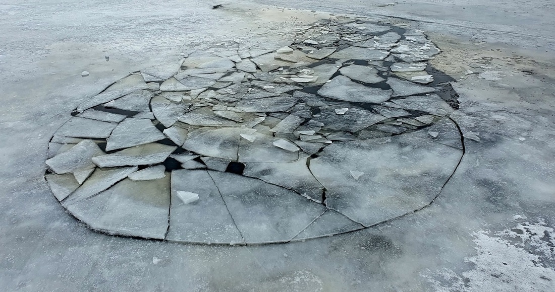 Пожилой мужчина погиб, провалившись под лёд в Шекснинском районе