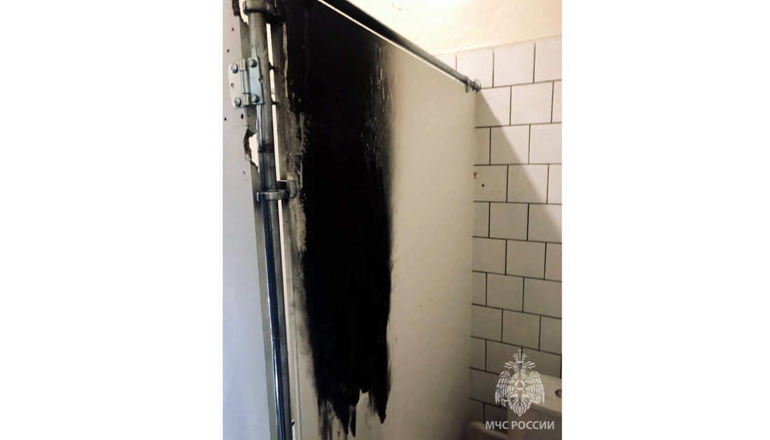 Более 300 человек эвакуированы из череповецкой школы из-за возгорания в туалете