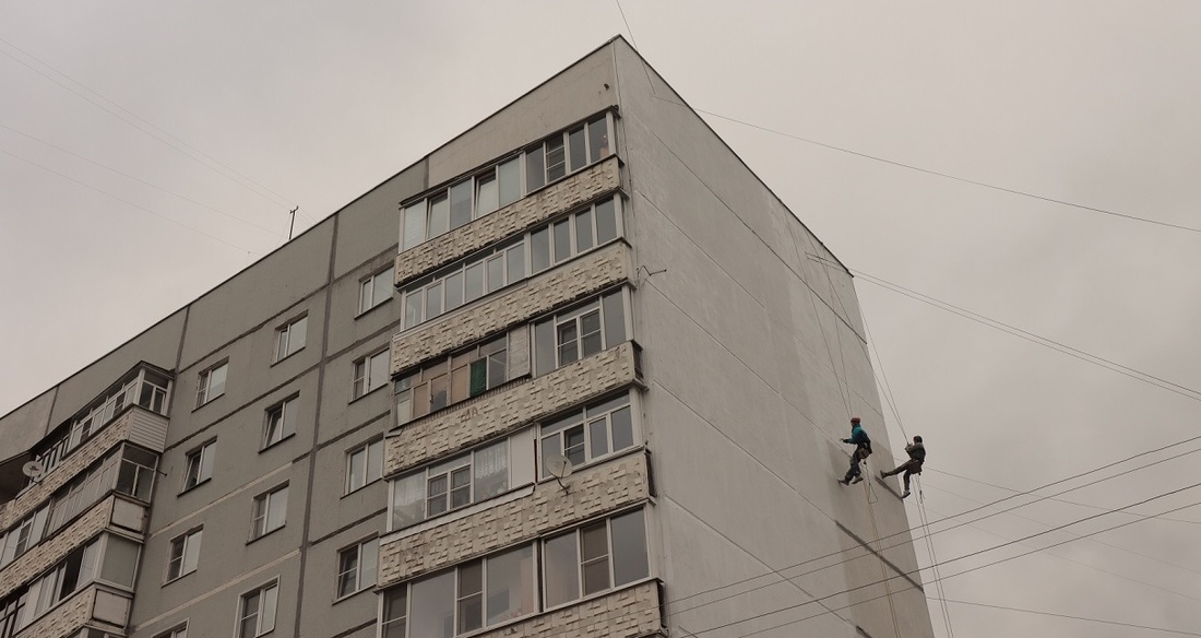 3-летняя девочка едва не выпала из окна многоэтажки в Череповце