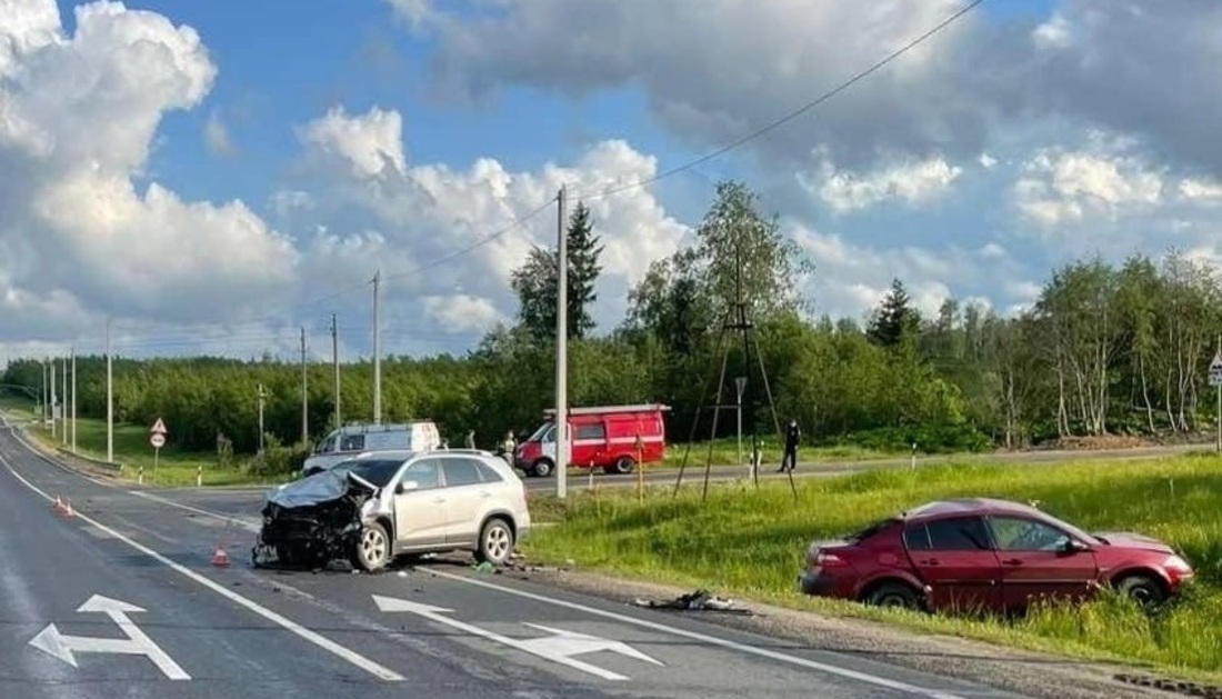 Три человека оказались в больнице после аварии в Грязовецком округе