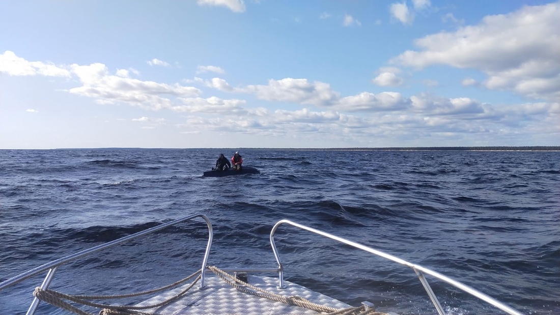 Двоих рыбаков, перевернувшихся на лодке, спасли в Вытегорском районе